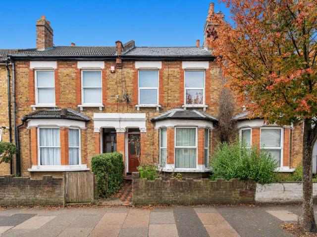 Flat for rent in Wealdstone, Greater London