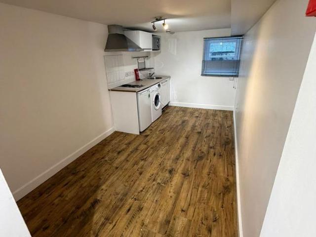 Studio for rent in Highfields, Huddersfield