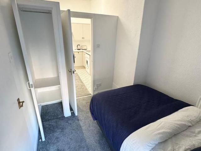 Studio for rent in Hyde Park, West Yorkshire