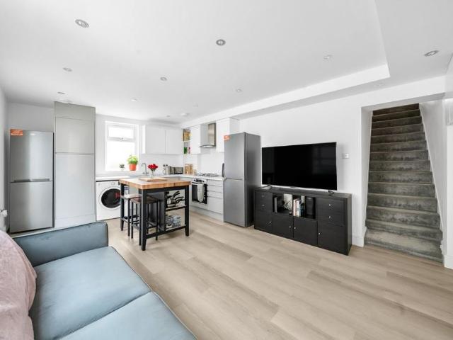 Room for rent in East Greenwich, Greater London
