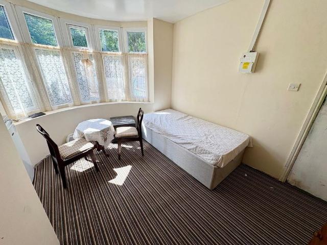 Studio for rent in West Midlands