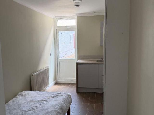 Studio for rent in Gants Hill, Greater London