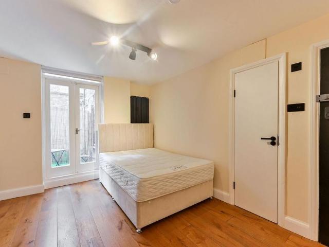 Studio for rent in London Borough of Hammersmith and Fulham, Greater London