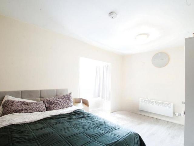 Studio for rent in Yiewsley, Greater London