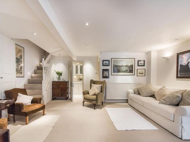 Studio for rent in Parson's Green, Greater London
