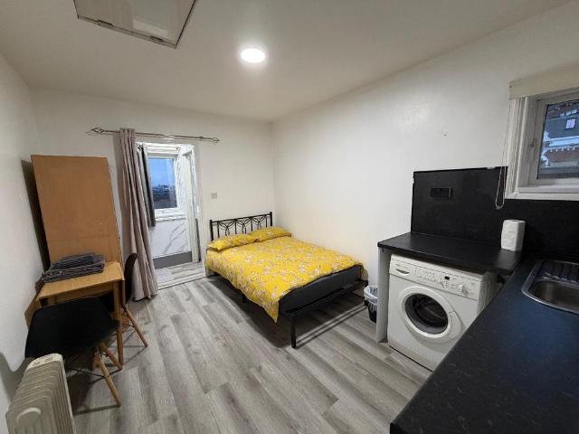 Flat for rent in West Hampstead, Greater London