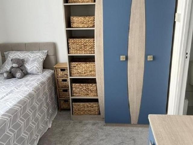 Studio for rent in Weeks, Ryde