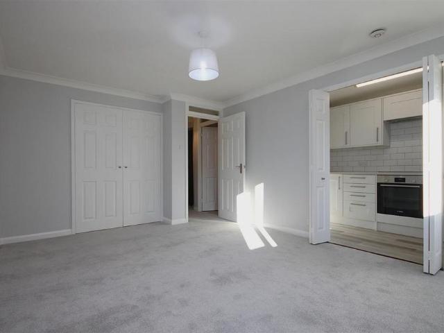 Studio for rent in Pachesham Park, Surrey