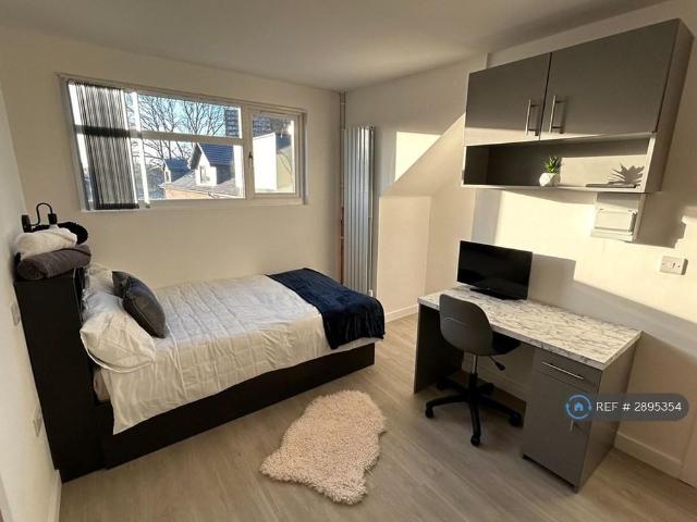 Studio for rent in Old Trafford, Trafford Park