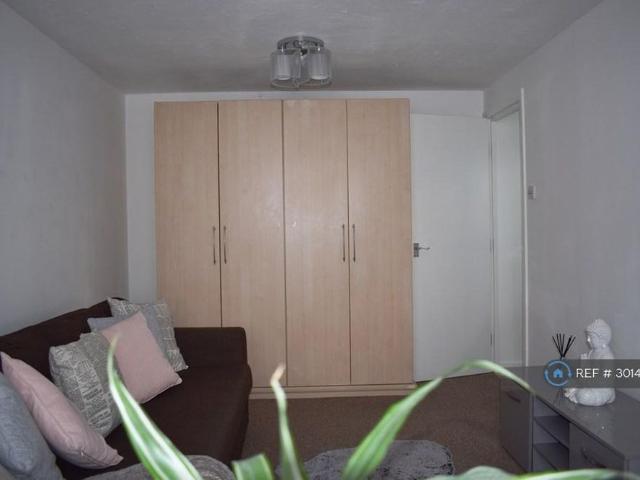 Studio for rent in Yiewsley, Greater London