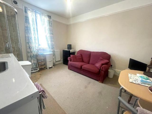 Studio for rent in East Cliff, Acol