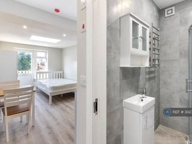 Studio for rent in London Borough of Ealing, Greater London