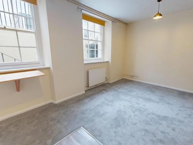 Studio for rent in Ewens Farm, Golden Valley
