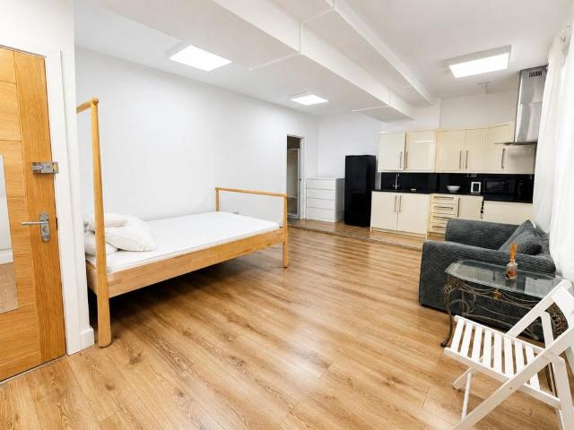 Flat for rent in West Hendon, Greater London