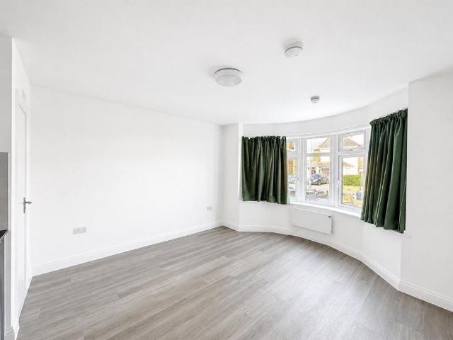 Studio for rent in Kingsbury, Greater London