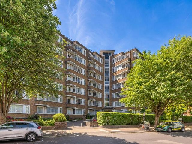 Flat for rent in St. John's Wood, Greater London