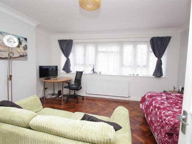Studio for rent in Hertford, Colliers End
