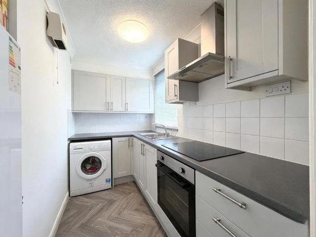 Studio for rent in Hutton Mount, Navestock Side