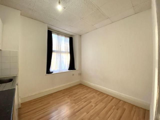 Studio for rent in Allt-yr-yn, Wales