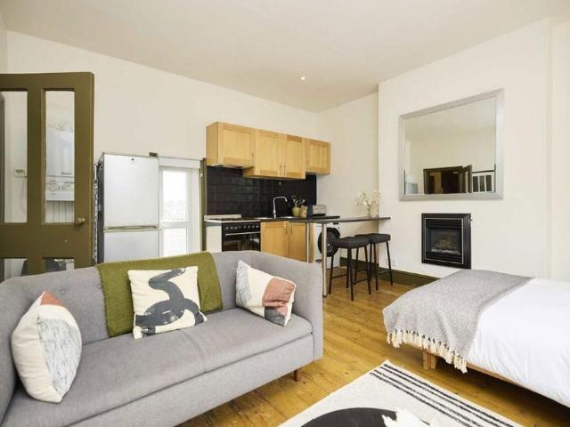 Studio for rent in North Kensington, Isle Of Man