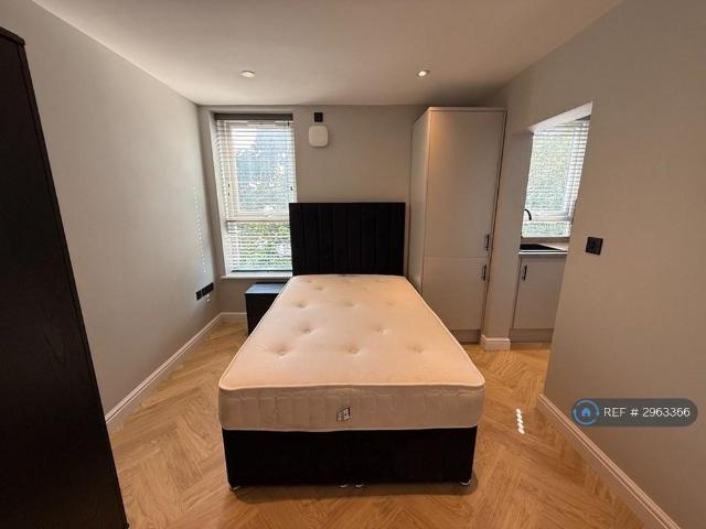 Studio for rent in Hyde Park, South Yorkshire