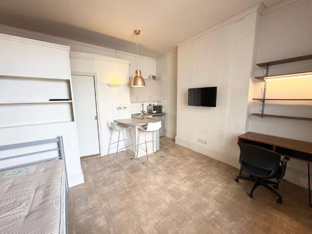 Studio for rent in Aldrington