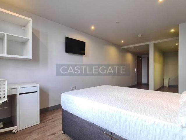 Studio for rent in Highfields, Huddersfield