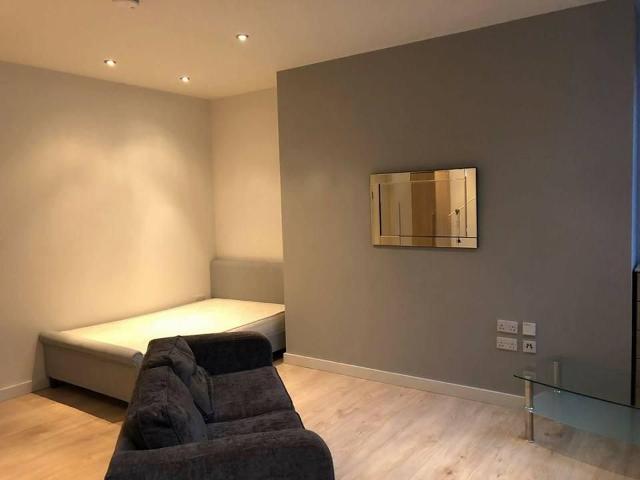Studio for rent in West Yorkshire