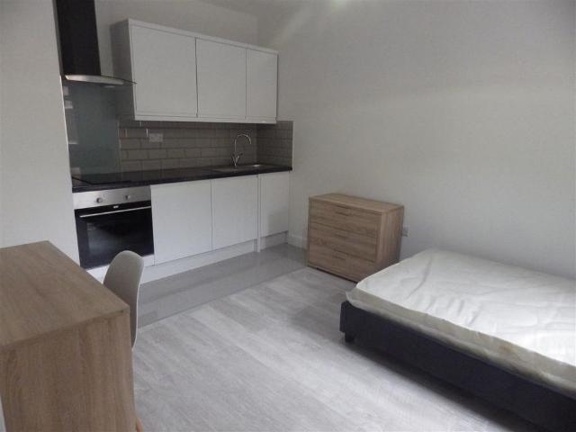 Studio for rent in Coundon, West Midlands