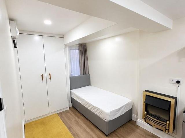 Studio for rent in Spring Park, Luton