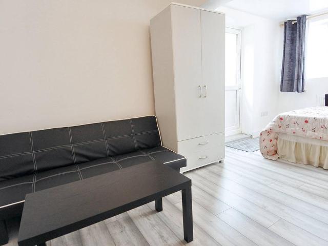 Flat for rent in Dollis Hill, Greater London