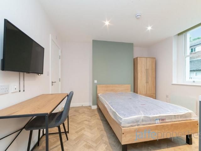 Flat for rent in West Kensington, Greater London