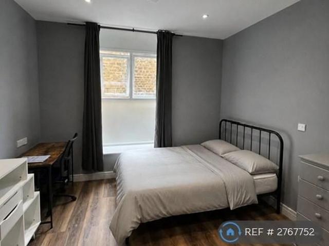 Studio for rent in Highfields, Huddersfield