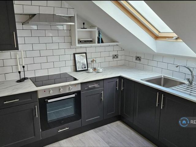 Flat for rent in Fole, Surrey