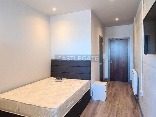 Studio for rent in Highfields, Huddersfield