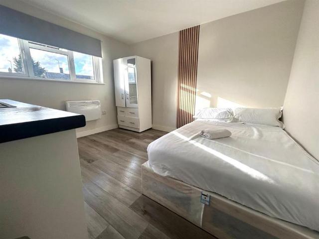 Studio for rent in Potters Bar, Hertfordshire