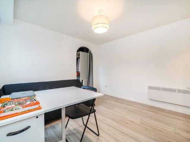 Studio for rent in London Borough of Ealing, Perivale