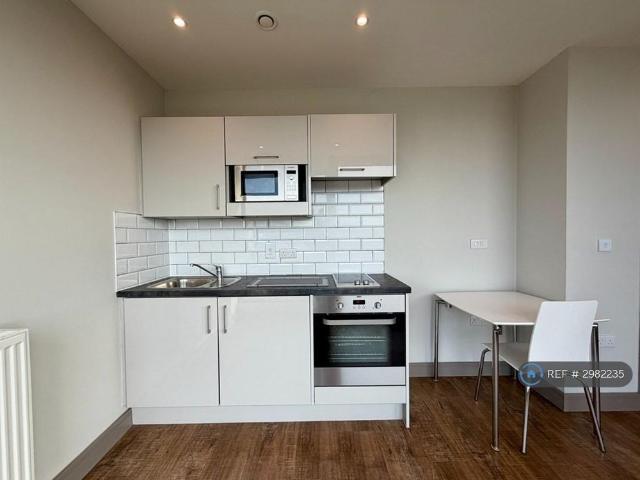 Studio for rent in Ringlestone, Midway