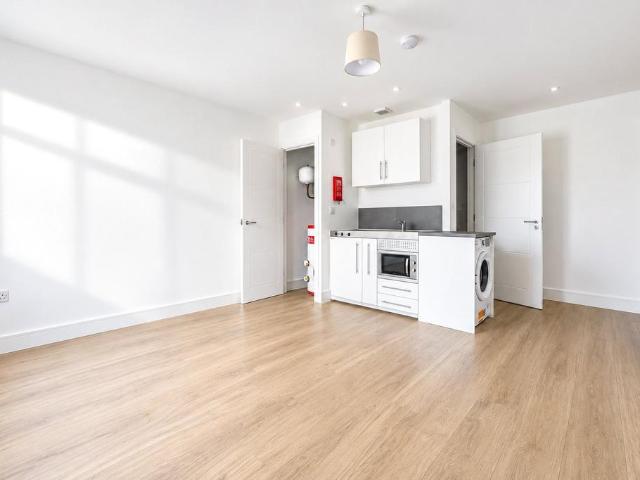 Flat for rent in The Pinnacles, Harlow