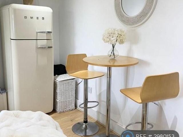Studio for rent in London Borough of Croydon, Greater London