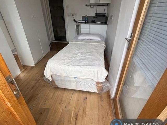 Studio for rent in London Borough of Merton, Mitcham