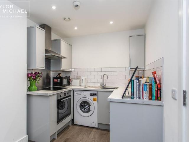 Flat for rent in Aldrington
