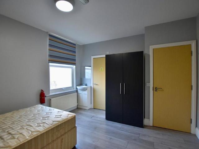 Studio for rent in Epsom, Surrey