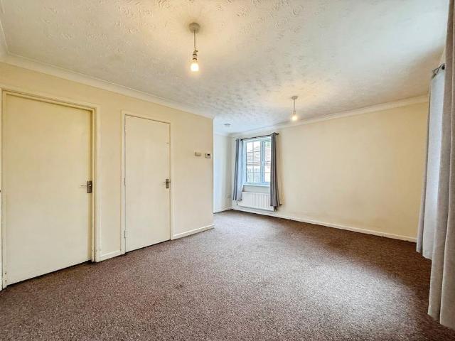 Studio for rent in Jackmans Estate, King's Walden