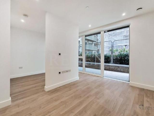 Studio for rent in London Borough of Ealing, Greater London