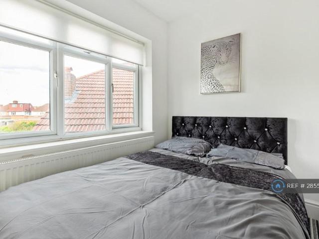 Flat for rent in London Borough of Hounslow, Greater London