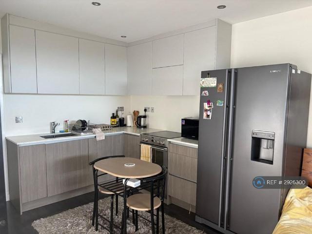 Flat for rent in Northwood, Greater London