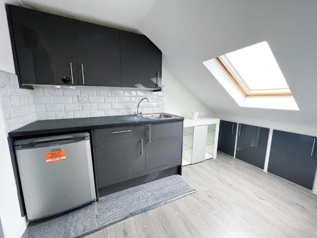 Flat for rent in Newbury Park, Greater London