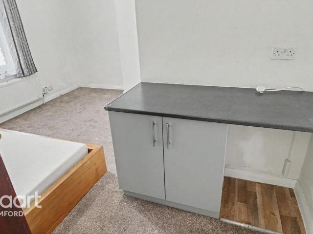 Studio for rent in Rush Green, Greater London