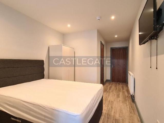 Studio for rent in Highfields, Huddersfield